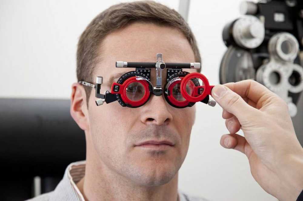 Оптике лет. Очки для близорукости. Очки для дальнозоркости. Офтальмологические очки. Очки для коррекции миопии.
